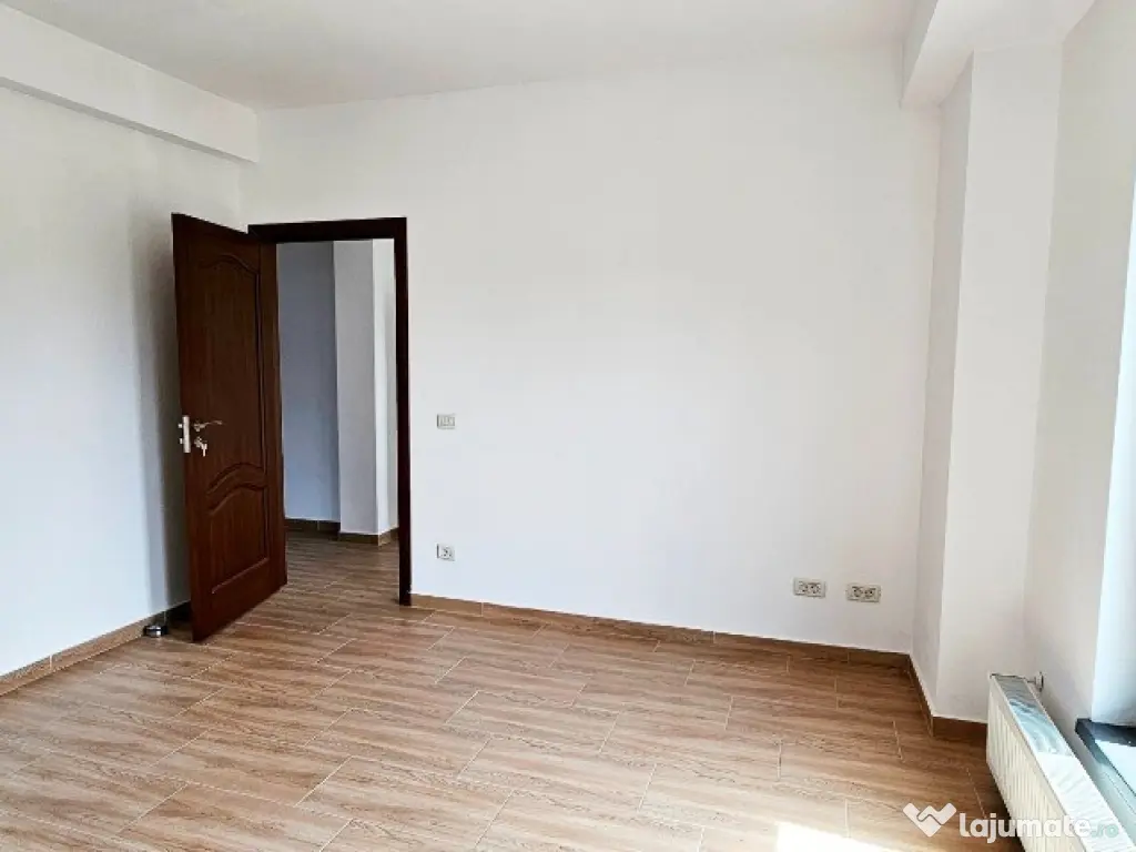 Complex imobiliar:cladire birouri, 2 hale noi si 3424 mp teren,P.Neamt