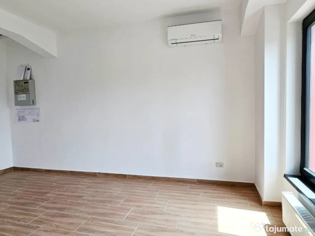 Complex imobiliar:cladire birouri, 2 hale noi si 3424 mp teren,P.Neamt