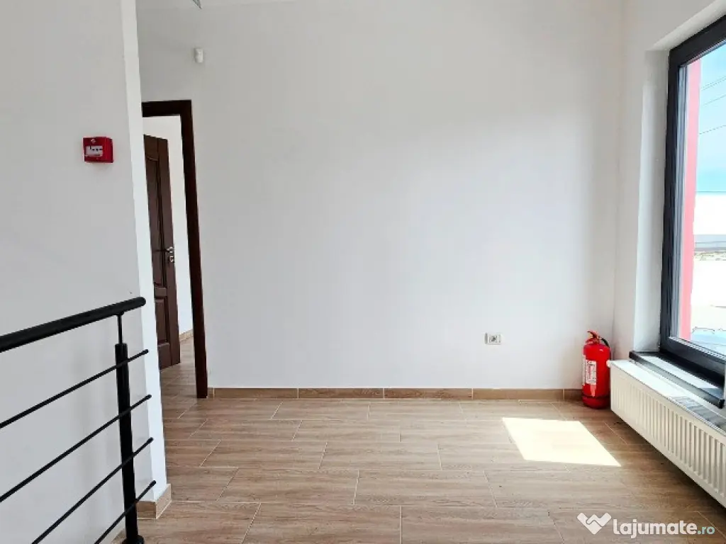 Complex imobiliar:cladire birouri, 2 hale noi si 3424 mp teren,P.Neamt