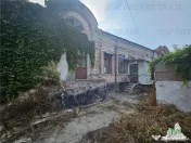 Casa cu farmec istoric, perfecta pentru un proiect de restau 