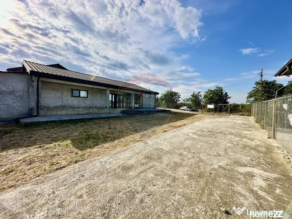 Casă sau Spatiu Dumbraveni langa DN E85