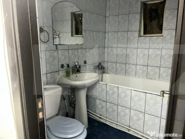 Apartament decomandat de 3 camere, 65 mp, etaj 3, zona Imp