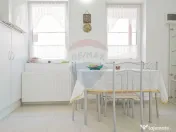 Casă falnică, curte individuală, langă Piața Unirii,... 