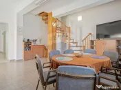 Casă falnică, curte individuală, langă Piața Unirii,... 