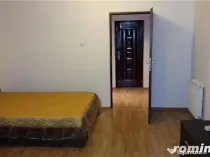 1 camera in zona Aradului