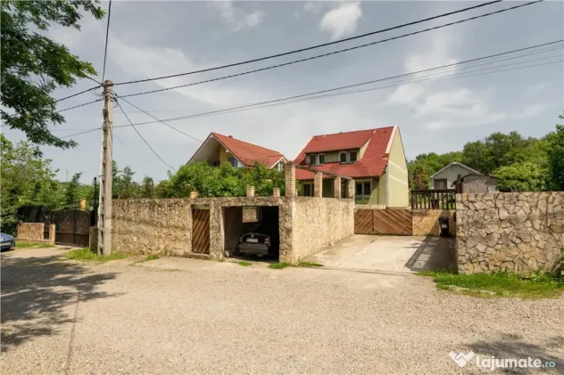 RECO Casa dubla cu teren generos