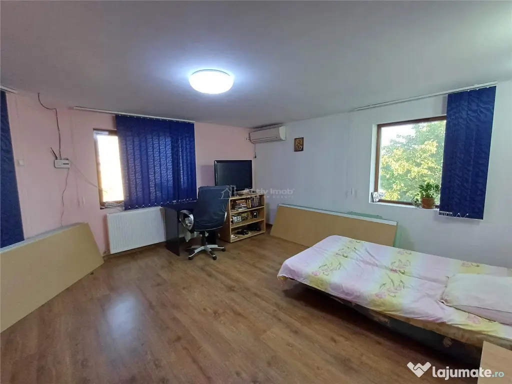 5 camere - 3 bai - 200 mp utili - teren 920 mp - Domnesti -