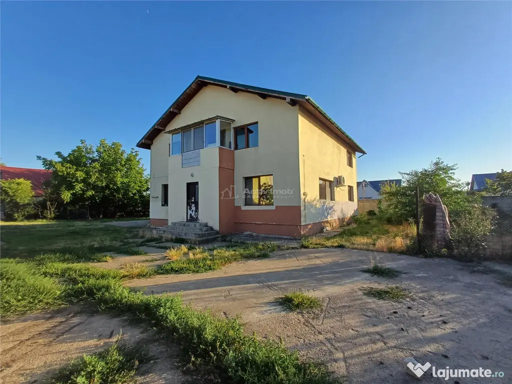 5 camere - 3 bai - 200 mp utili - teren 920 mp - Domnesti -