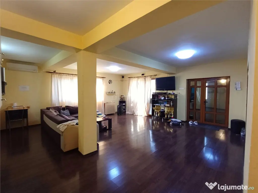 5 camere - 3 bai - 200 mp utili - teren 920 mp - Domnesti -