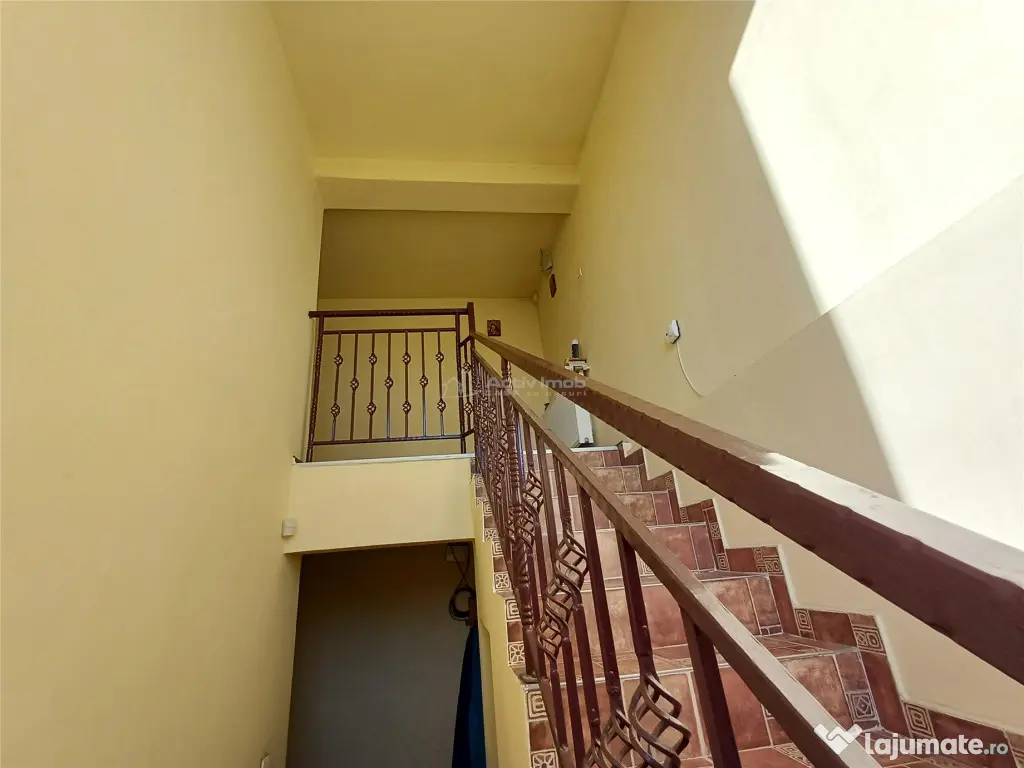 5 camere - 3 bai - 200 mp utili - teren 920 mp - Domnesti -