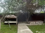 Casă spațioasă, complet mobilată, cu teren generos – F 