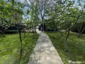 Casă spațioasă, complet mobilată, cu teren generos – F 