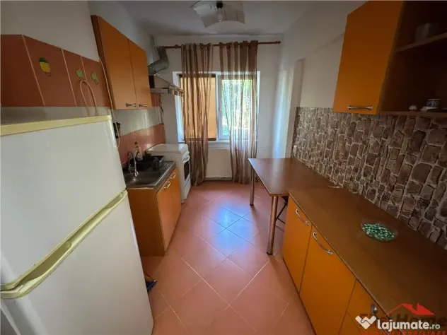 Apartament 2 camere, parter, zona Garii / Barsei, mobilat si