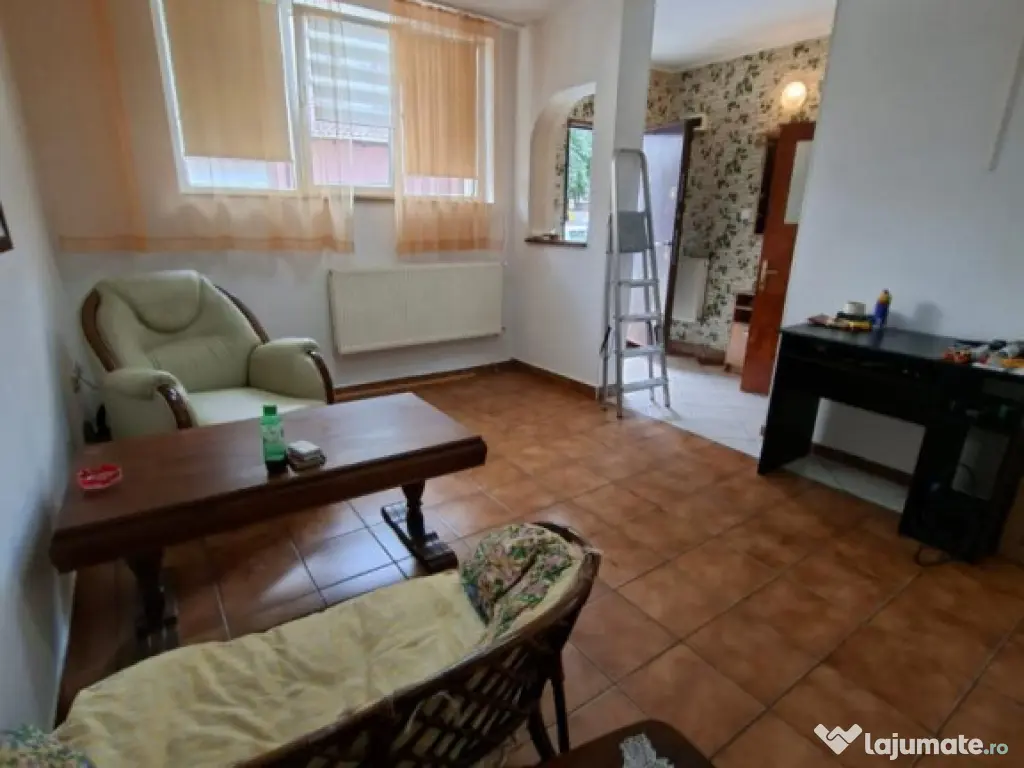 Casa/Ap.3 camere, P 1, Podul Grand la 630 euro