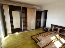 Apartament cu 3 camere, loc de parcare, zona Hotel Diana