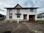 Casă cu 4 camere si garaj, zona Micesti