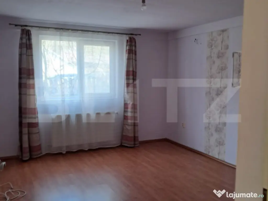 Casa cu 3 camere, 88 mp, teren 240 mp, zona Liceului Economi