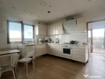 Casa cu 5 camere, 217 mp utili, 1396 mp teren, Cartierul Pri