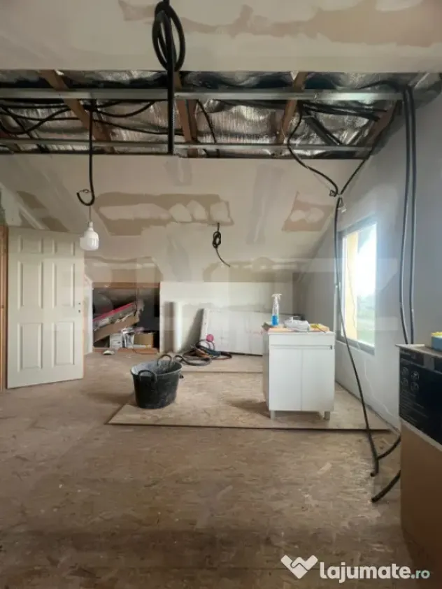 Casa cu 5 camere, 217 mp utili, 1396 mp teren, Cartierul Pri