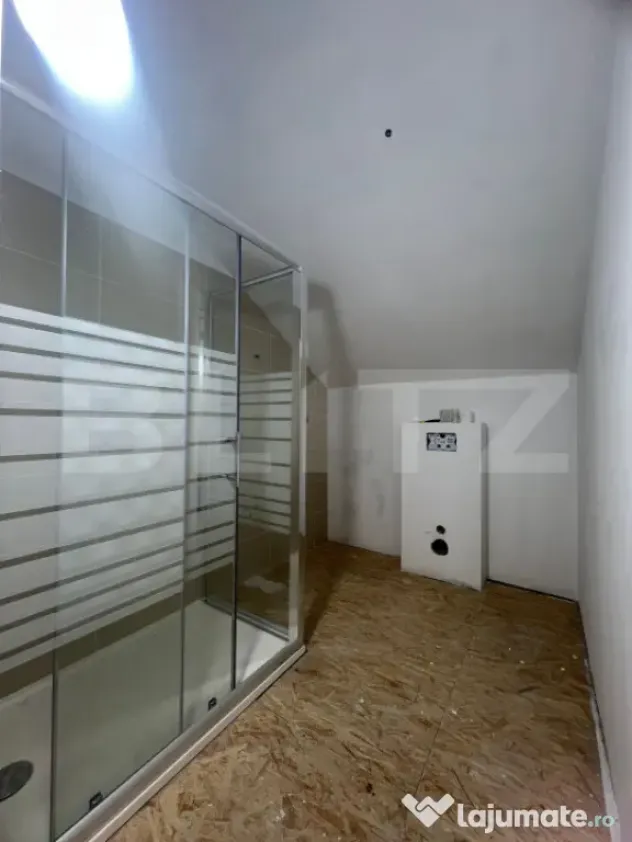 Casa cu 5 camere, 217 mp utili, 1396 mp teren, Cartierul Pri