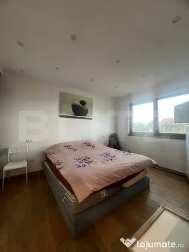 Casa cu 5 camere, 217 mp utili, 1396 mp teren, Cartierul Pri