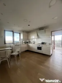 Casa cu 5 camere, 217 mp utili, 1396 mp teren, Cartierul Pri