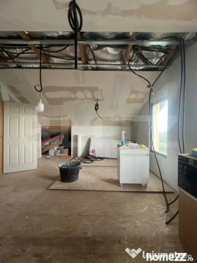 Casa cu 5 camere, 217 mp utili, 1396 mp teren, Cartierul Pri