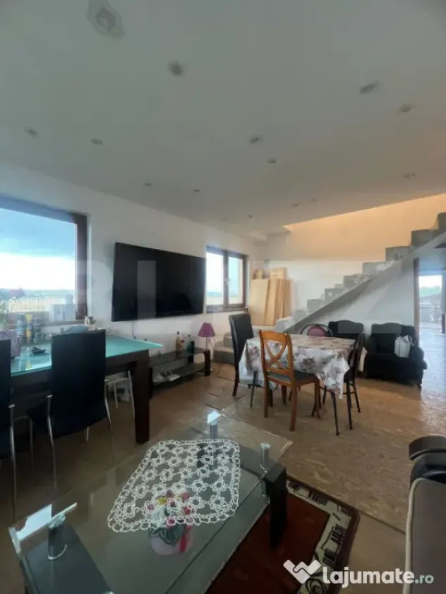 Casa cu 5 camere, 217 mp utili, 1396 mp teren, Cartierul Pri