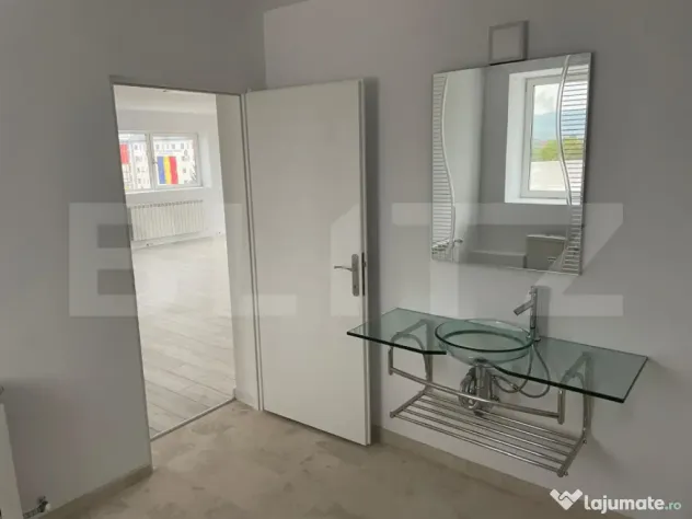 Spatiu birouri-comercial, 600 mp utili, zona Carolina Mall -