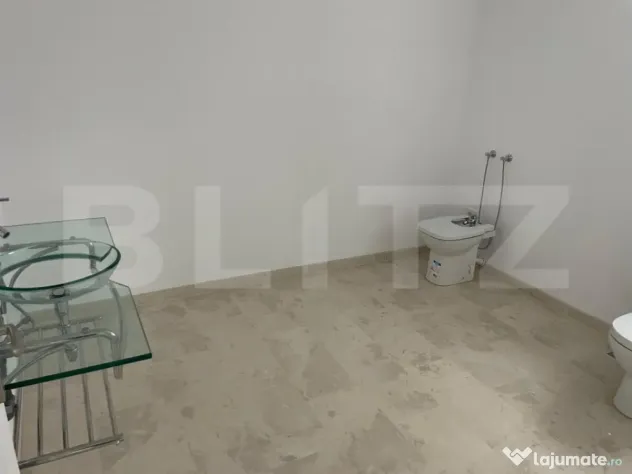 Spatiu birouri-comercial, 600 mp utili, zona Carolina Mall -