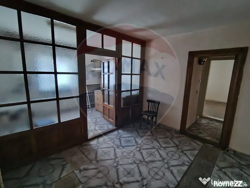 Apartament cu 3 camere str. Alexandru Vlahuta