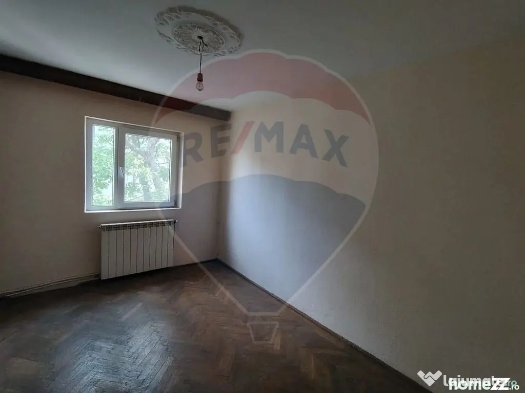 Apartament cu 3 camere str. Alexandru Vlahuta