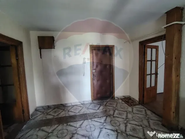 Apartament cu 3 camere str. Alexandru Vlahuta