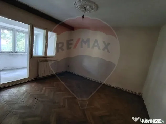 Apartament cu 3 camere str. Alexandru Vlahuta