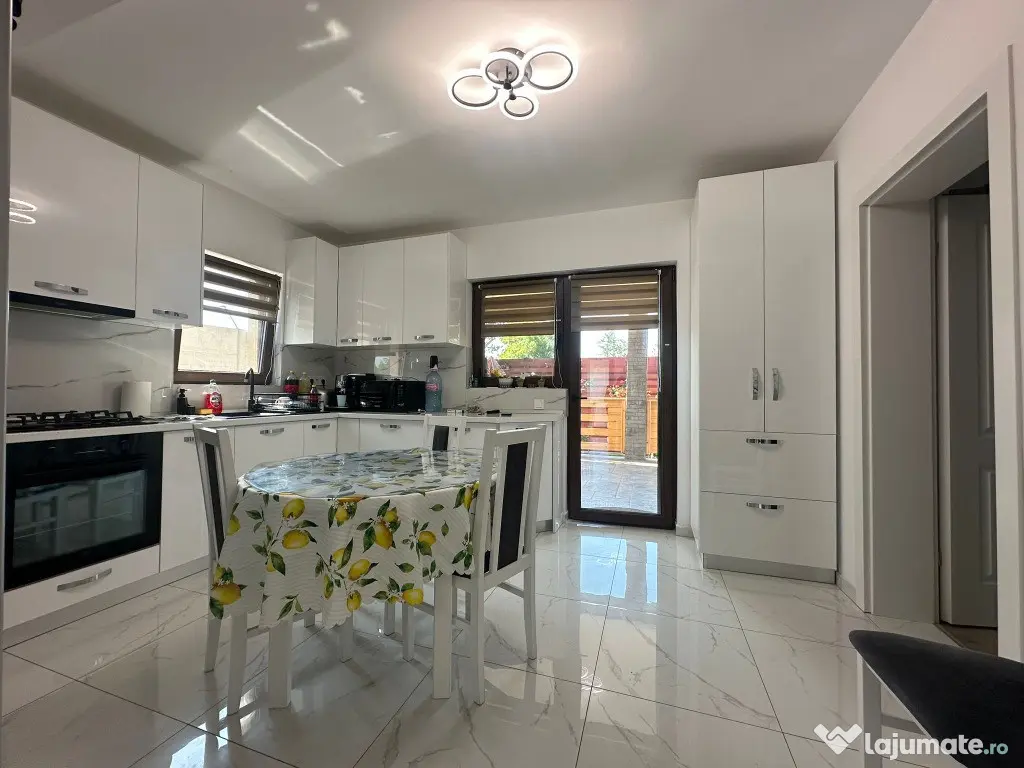 Case moderne în Hălchiu – liniște, intimitate și acces rapid catre BV!