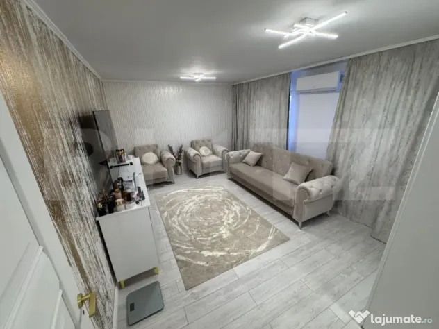 Apartament de vanzare, cu 2 camere, zona Micro 6