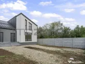 Casa spațioasă P+M, 195 mp, 3 dormitoare și 3 băi –... 
