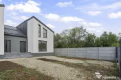 Casa spațioasă P+M, 195 mp, 3 dormitoare și 3 băi –... 