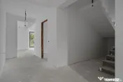 Casa spațioasă P+M, 195 mp, 3 dormitoare și 3 băi –... 