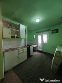 Apartament 2 camere, decomandat, spațios, zonă liniștită