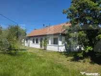 Casa tărănească in centru Hătuica