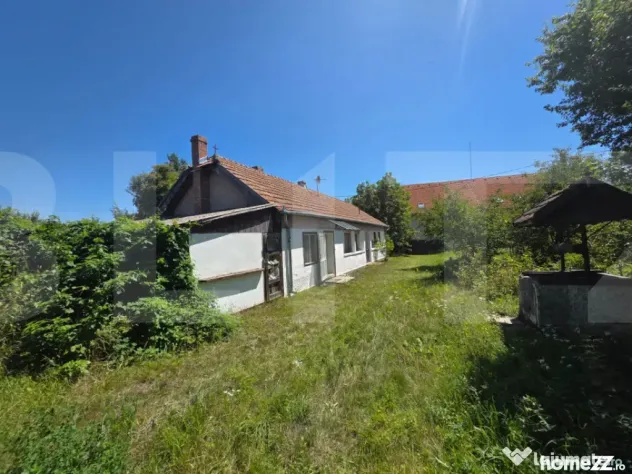 Casa tărănească in centru Hătuica