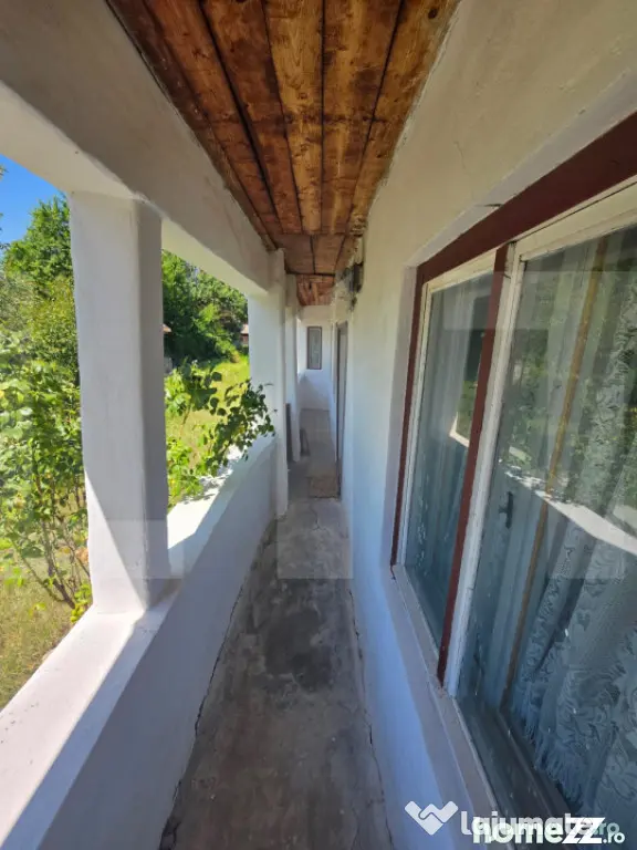 Casa tărănească in centru Hătuica