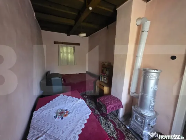 Casa tărănească in centru Hătuica