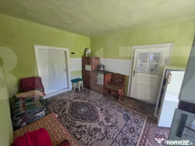 Casa tărănească in centru Hătuica