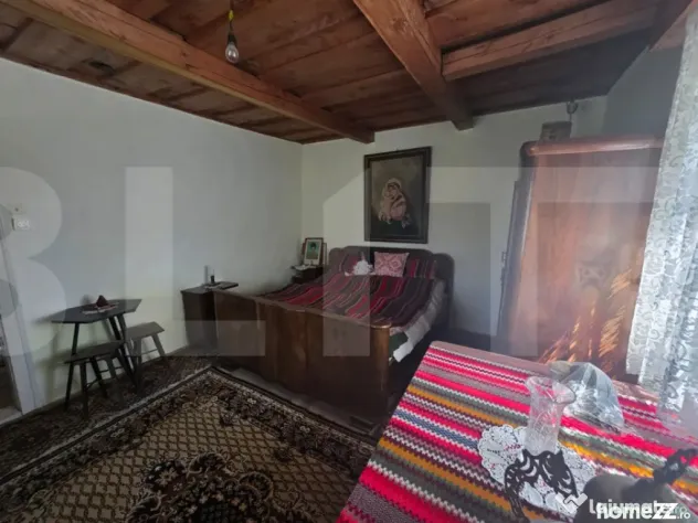 Casa tărănească in centru Hătuica