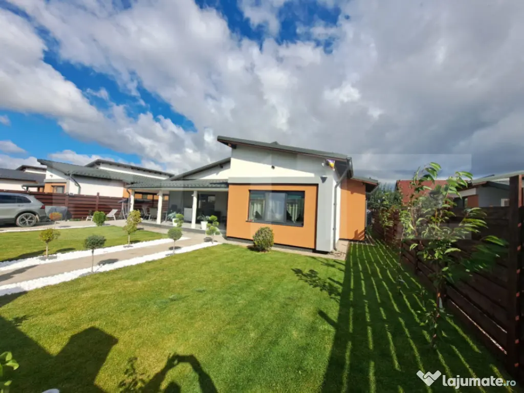 Casa parter cu priveliste spre munte,singur in curte