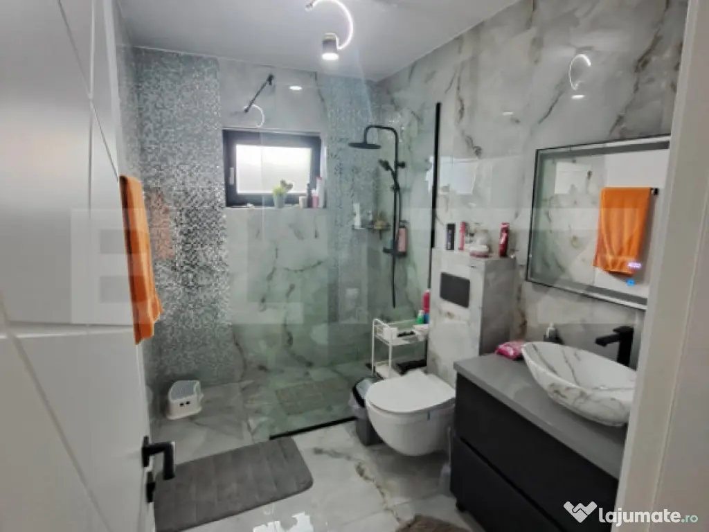 Casa parter cu priveliste spre munte,singur in curte