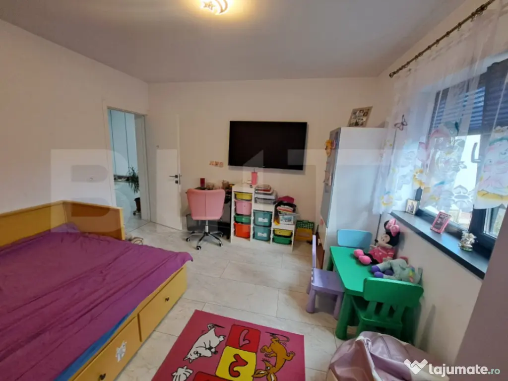 Casa parter cu priveliste spre munte,singur in curte