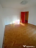Vanzare apartament de 4 camere la Casa Poporului-stradal